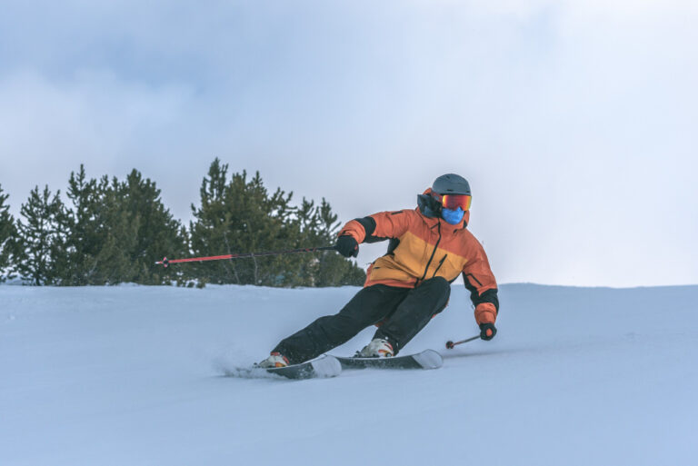 Ir a las pistas con estilo: una guía relajada para Alquiler esqui la molina España